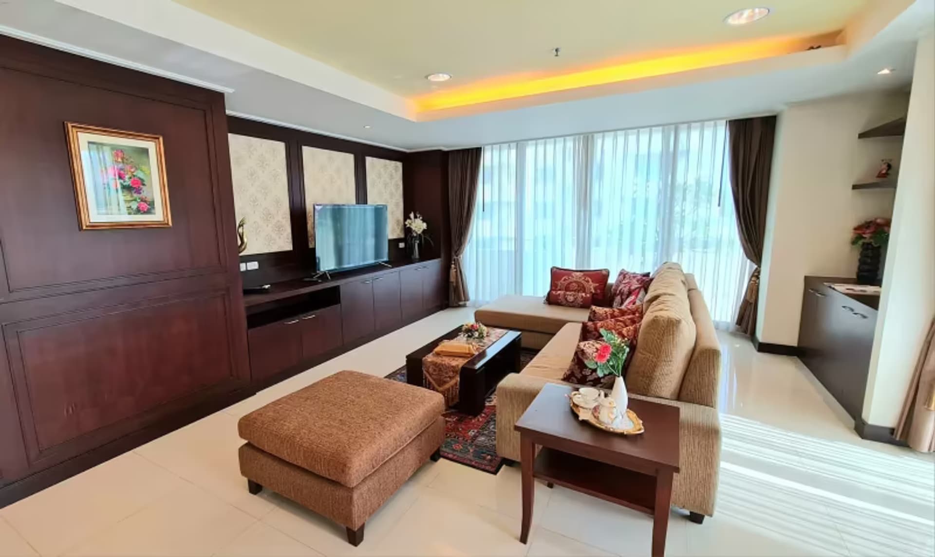 4 Bedroom Condo - Image 1