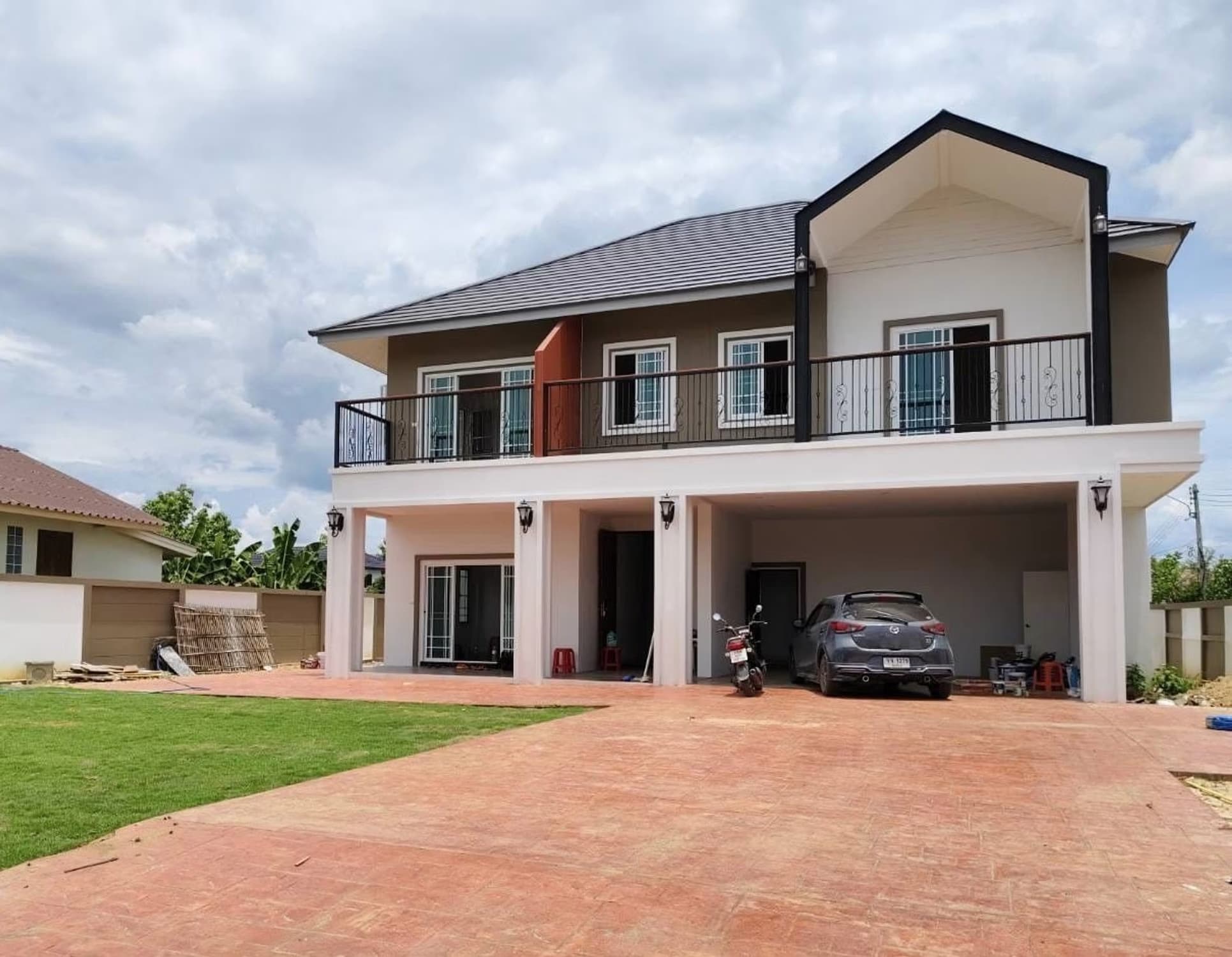 4 Bed House for Sale in Saraphi - Image 1