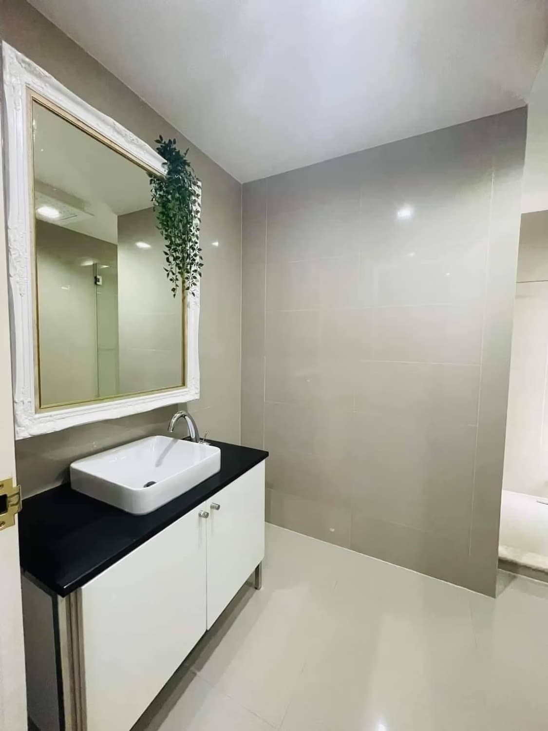1 Bed Condo for Sale in Phra Khanong - Image 6