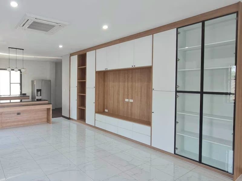 4 Bed House for Rent in Watthana