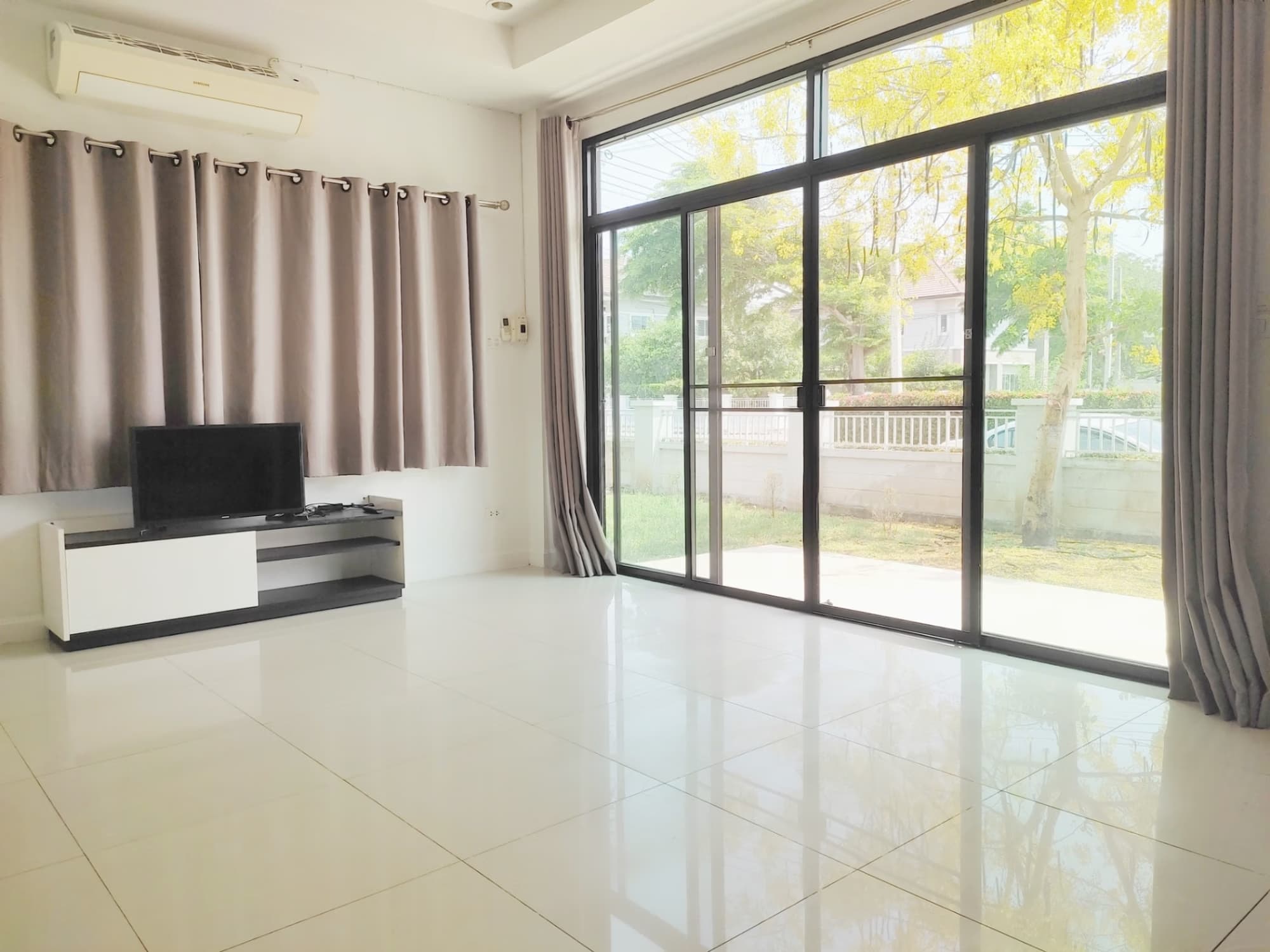 3 Bed House for Rent and Sale in San Kamphaeng - Image 5