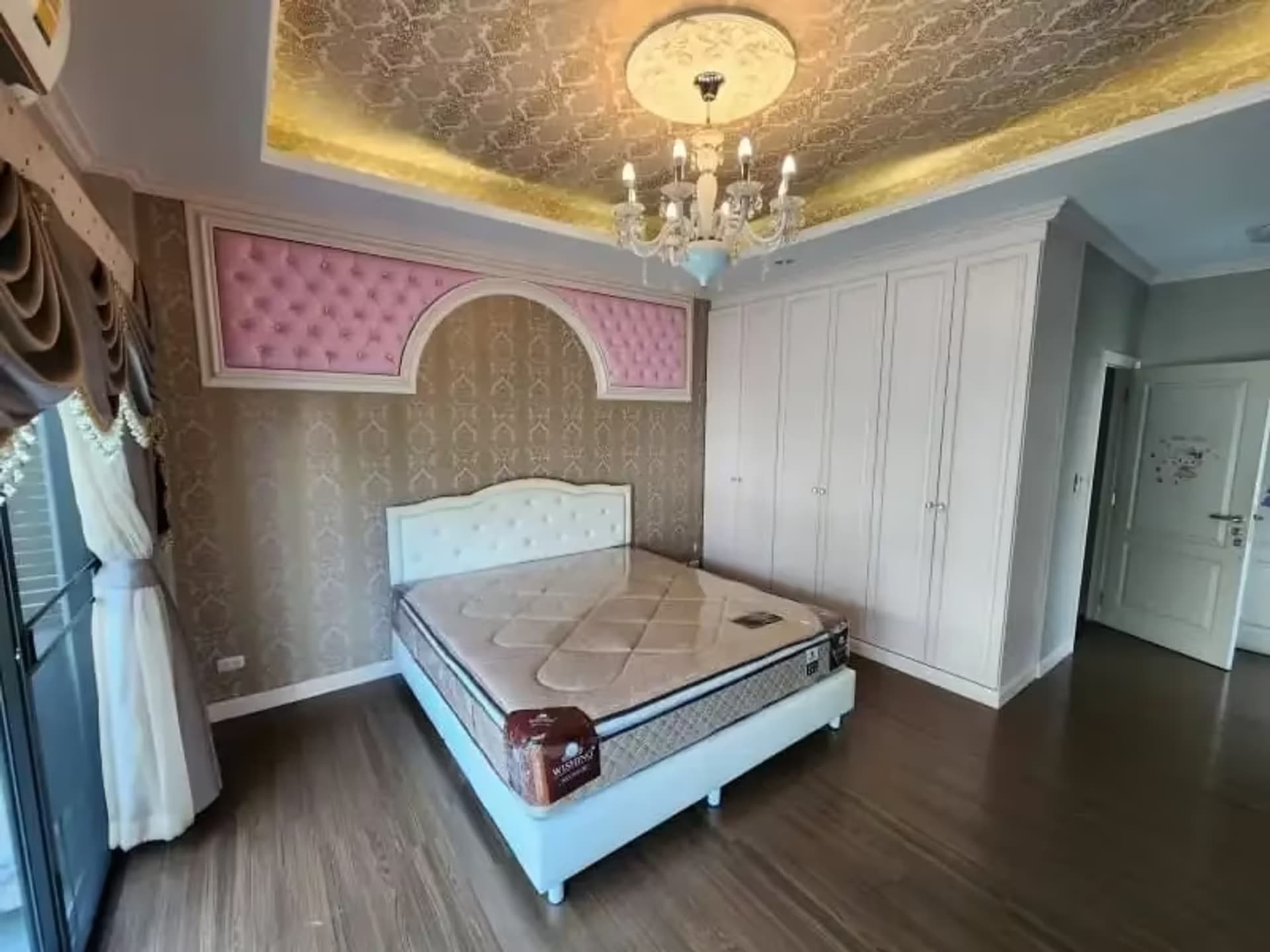 5 Bedroom House - Image 13