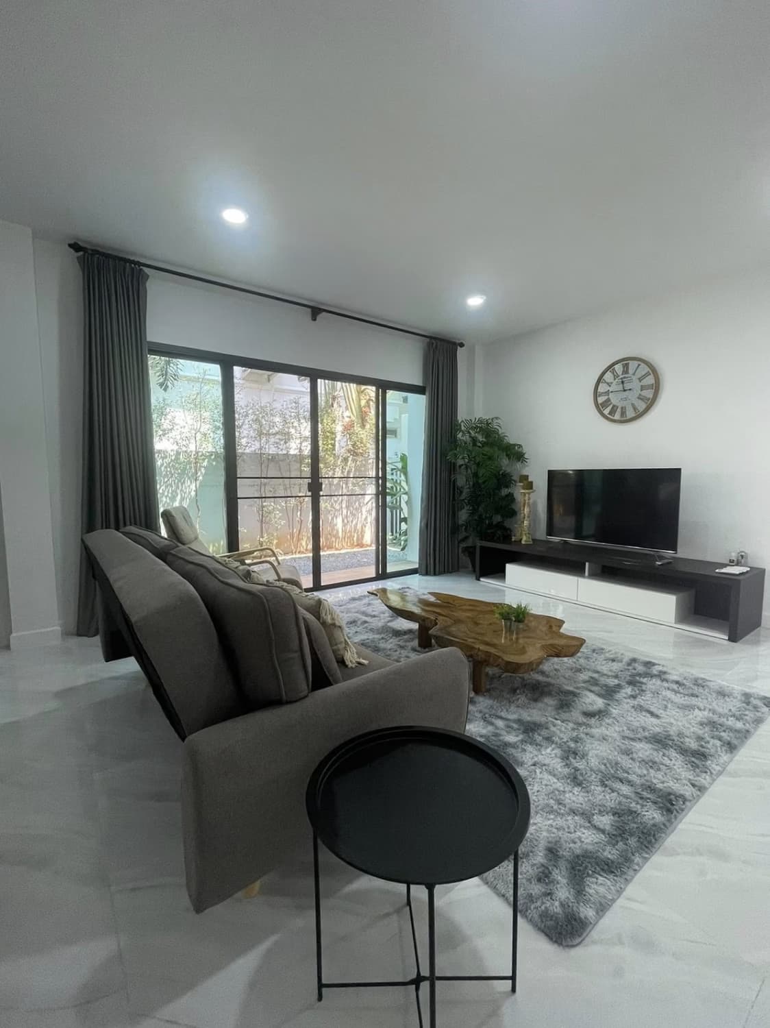 4 Bed House for Rent in Mueang Chiang Mai District - Image 2