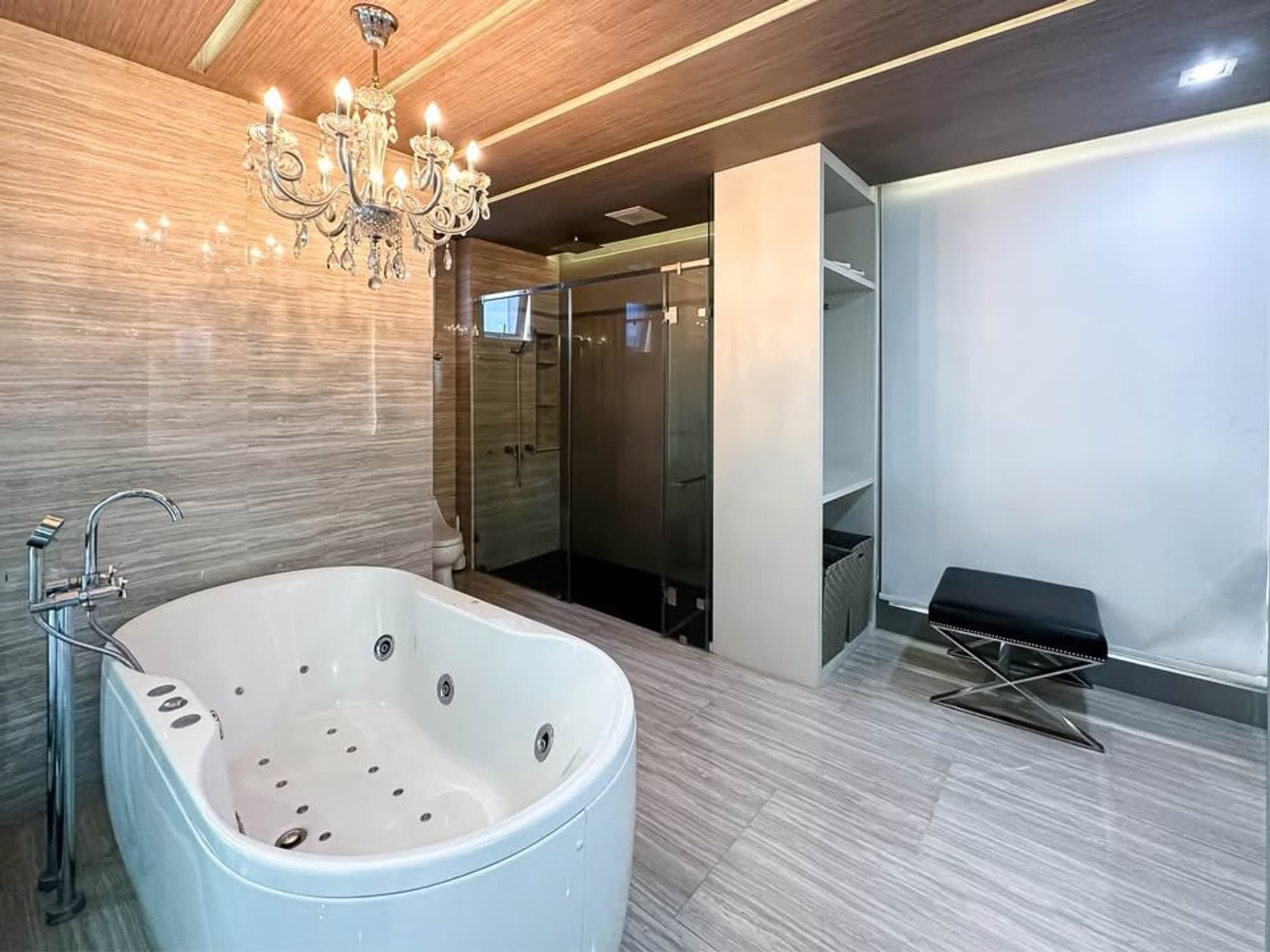 3 Bed Condo for Rent in Khlong Toei - Image 7