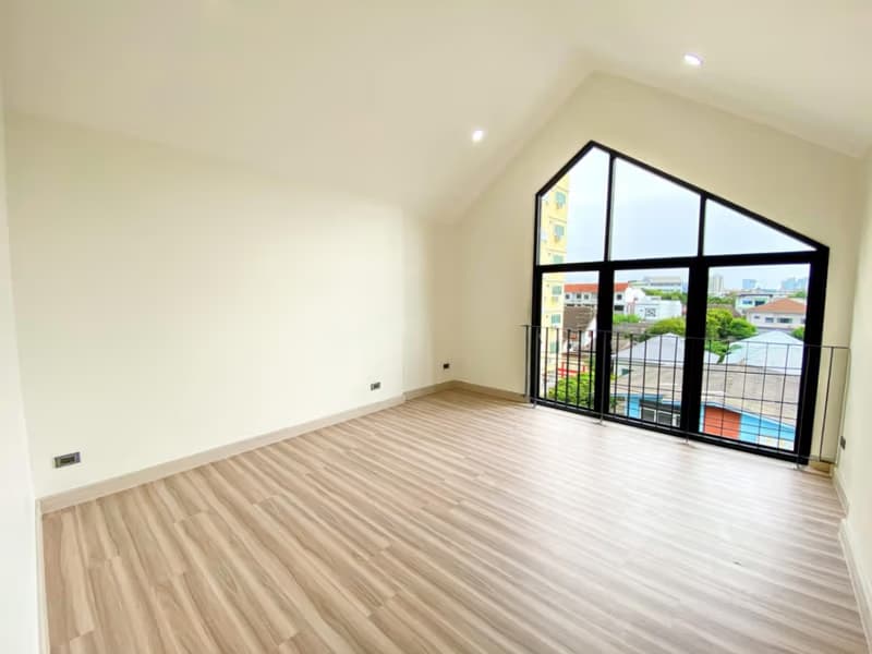 3 Bed Townhouse for Rent in Phra Khanong