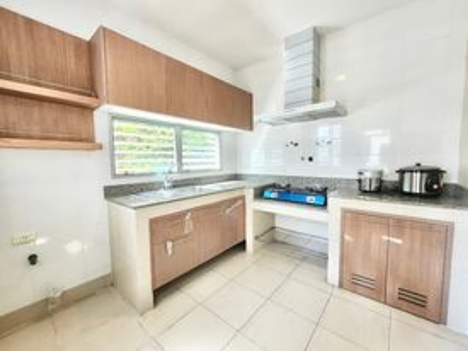 3 Bed House for Rent in Prawet - Image 4