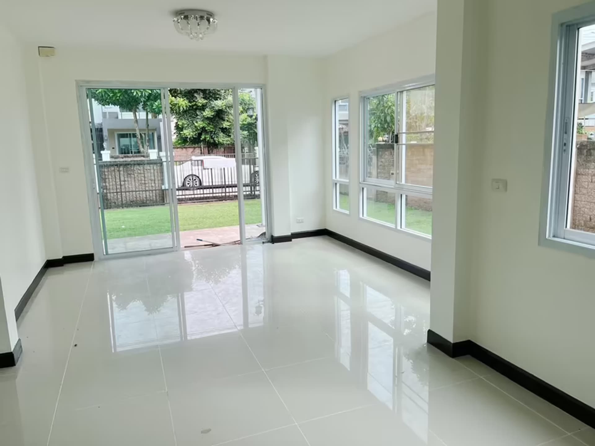 3 Bedroom House - Image 13