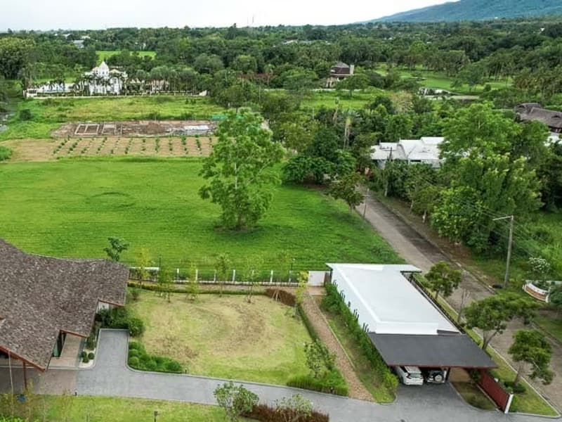Luxury Single Story Home in Green Valley 