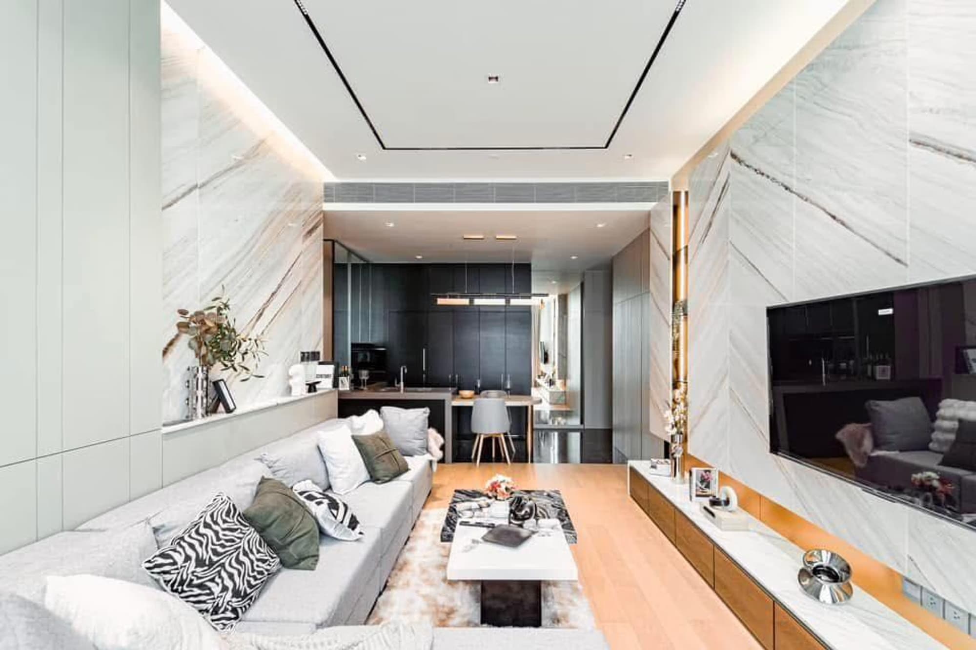 2 Bed Condo for Rent in Pathum Wan - Image 3