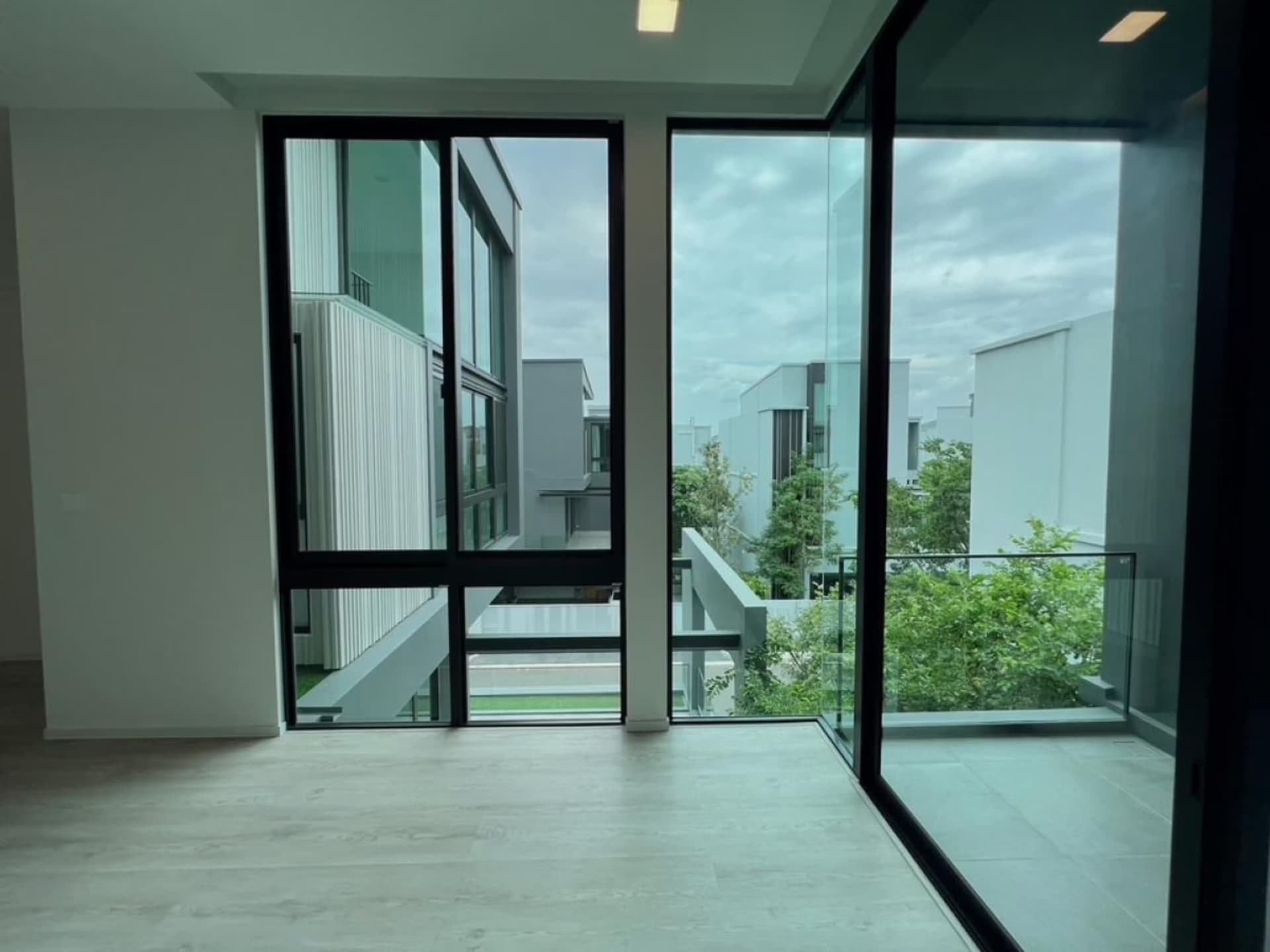 4 Bed House for Sale in Saphan Sung - Image 12