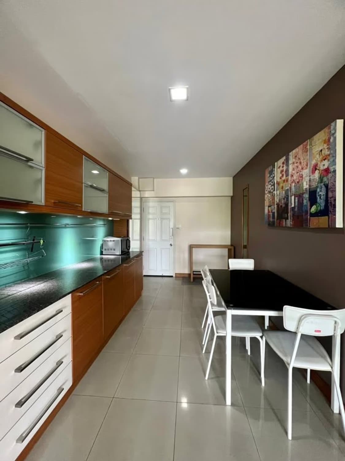 2 Bed Condo for Rent in Phaya Thai - Image 2