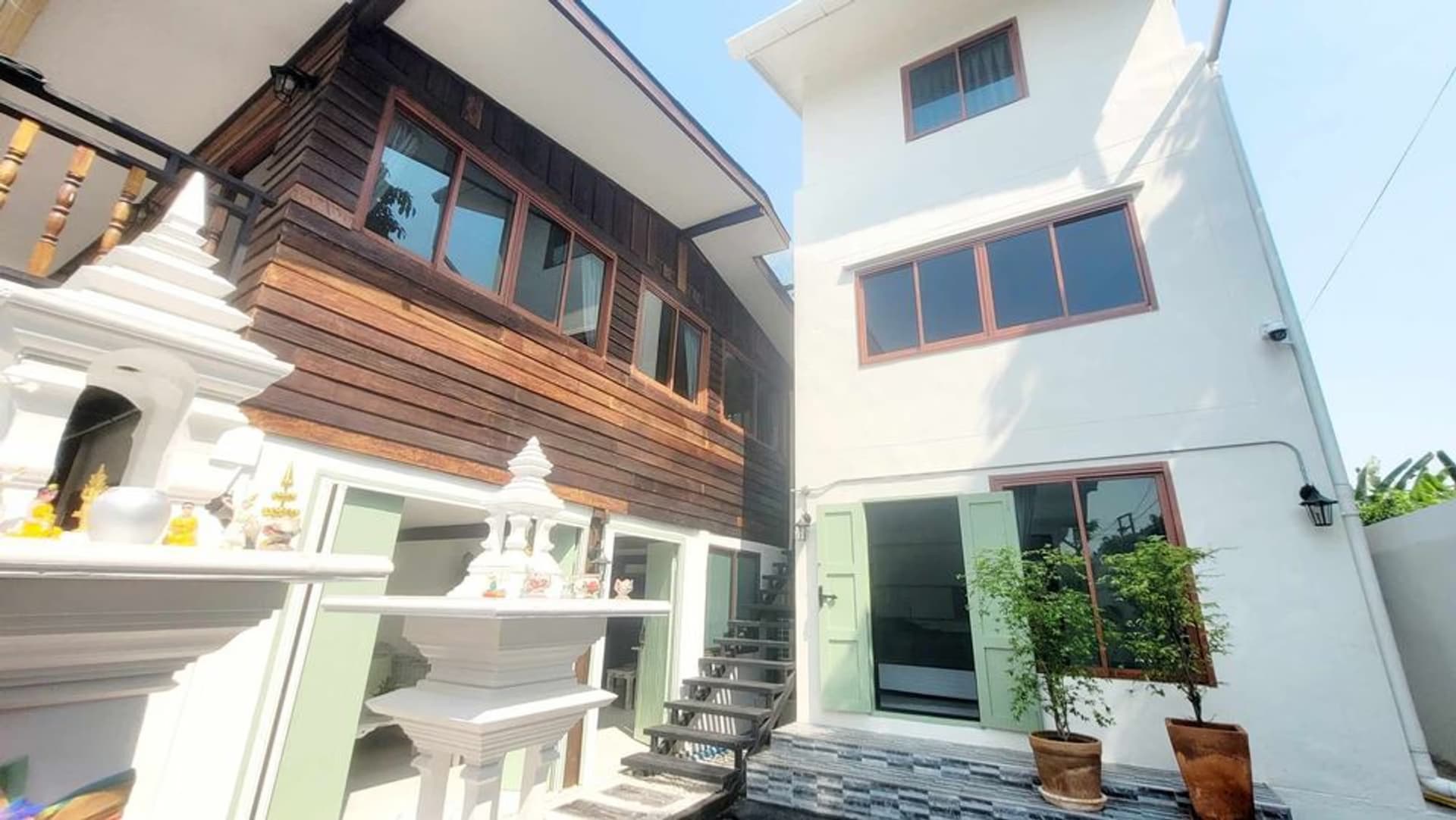 6 Bed House for Rent and Sale in Mueang Chiang Mai - Image 1
