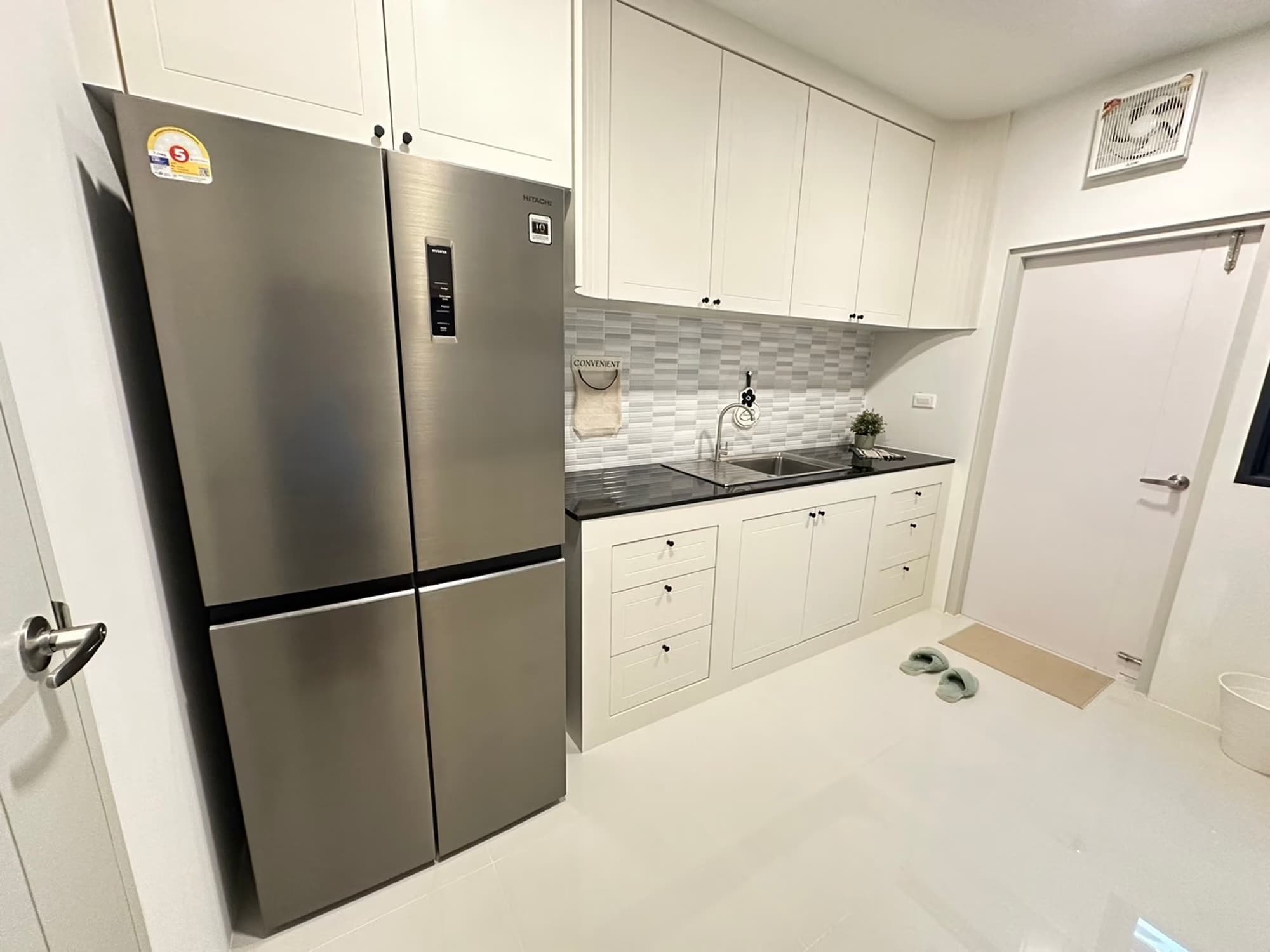 4 Bed House for Rent and Sale in Bang Phli - Image 4