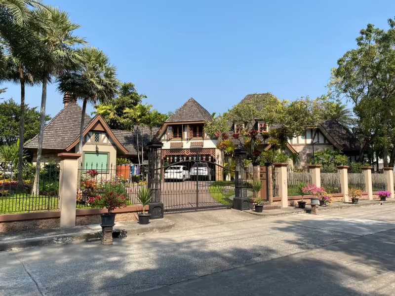 5 Bedroom House