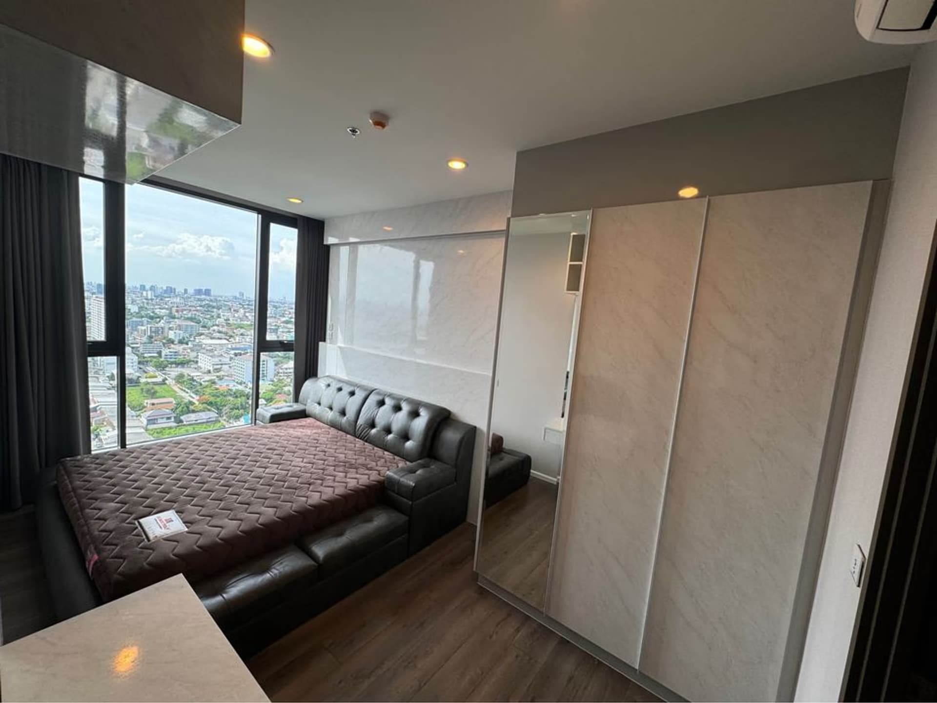 2 Bed Condo for Rent in Phra Khanong - Image 4
