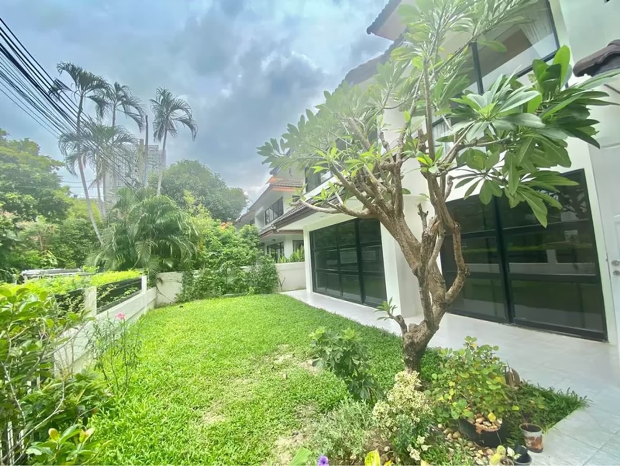5 Bedroom House - Image 1