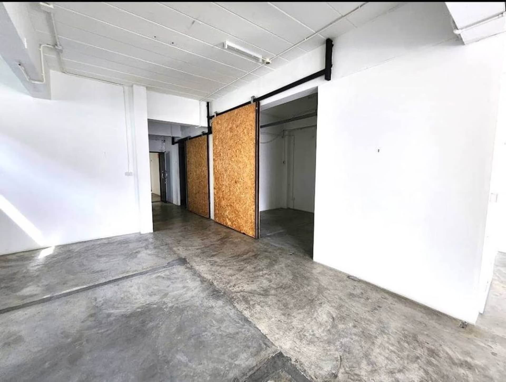 3 Bed Commercial for Rent and Sale in Din Daeng - Image 6