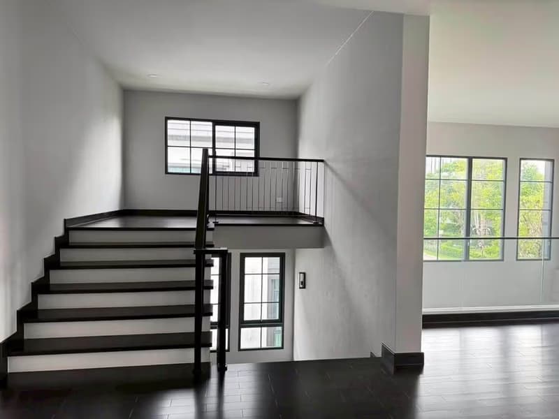 5 Bed House for Rent in Bang Phli