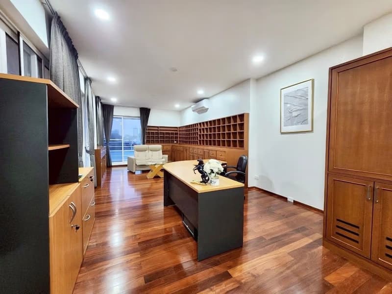 5 Bed House for Rent in Din Daeng