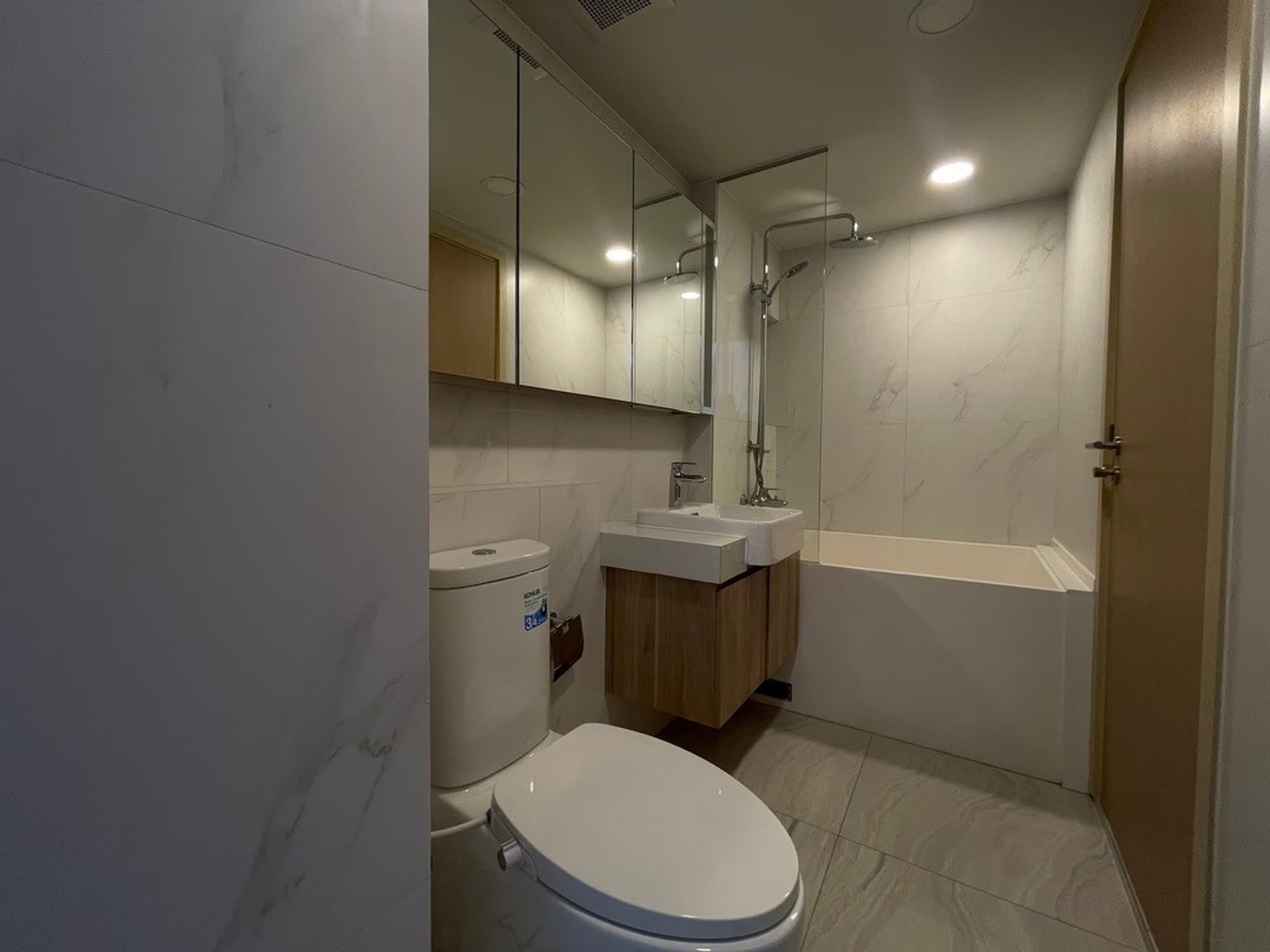Condo for Sale at Walden Asoke - Image 4