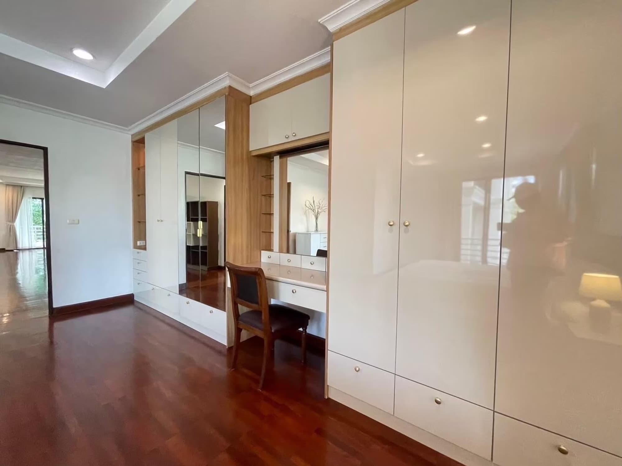 3 Bed Condo for Rent in Watthana - Image 6