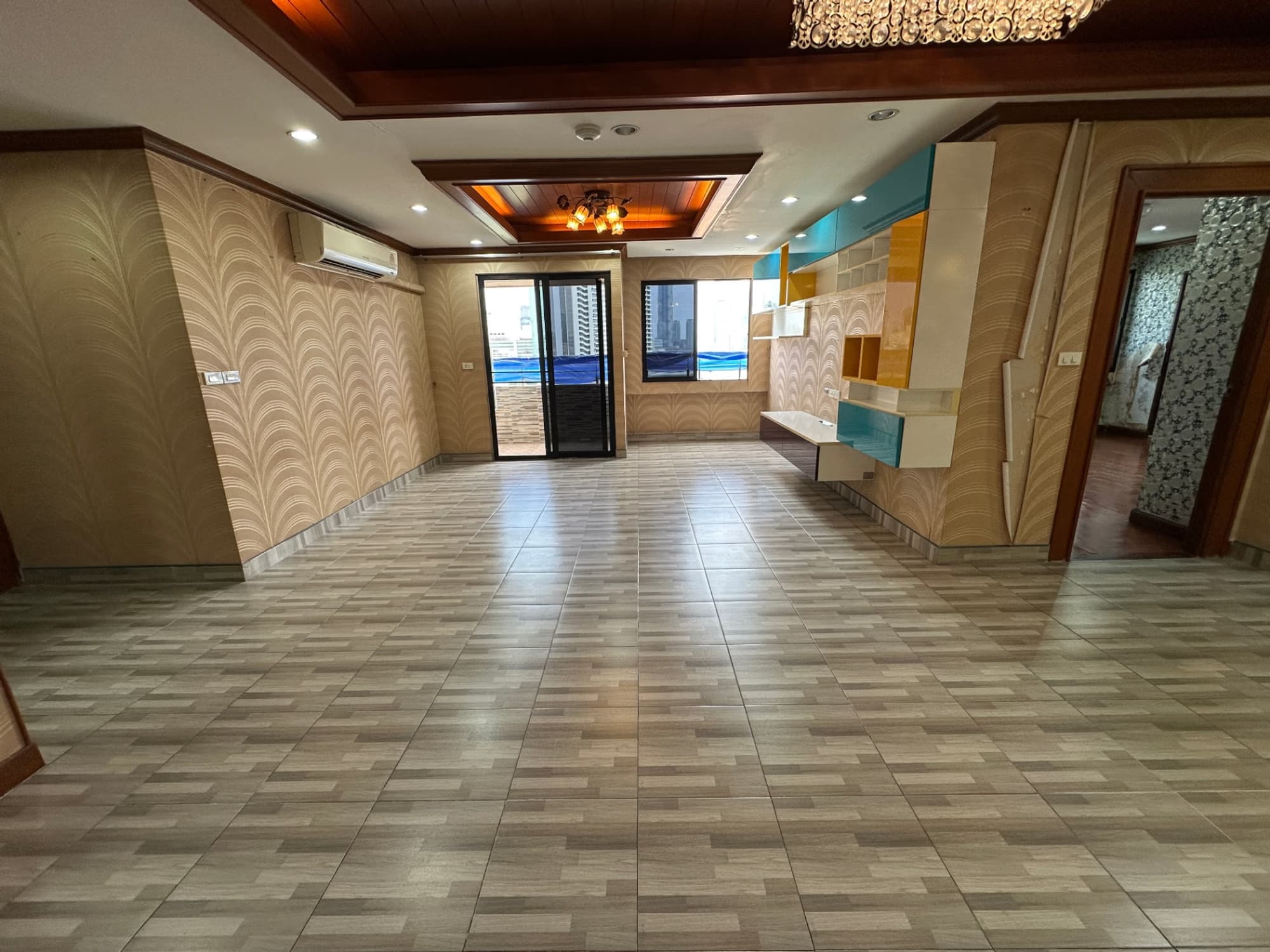 3 Bed Condo for Sale in Samphanthawong - Image 1