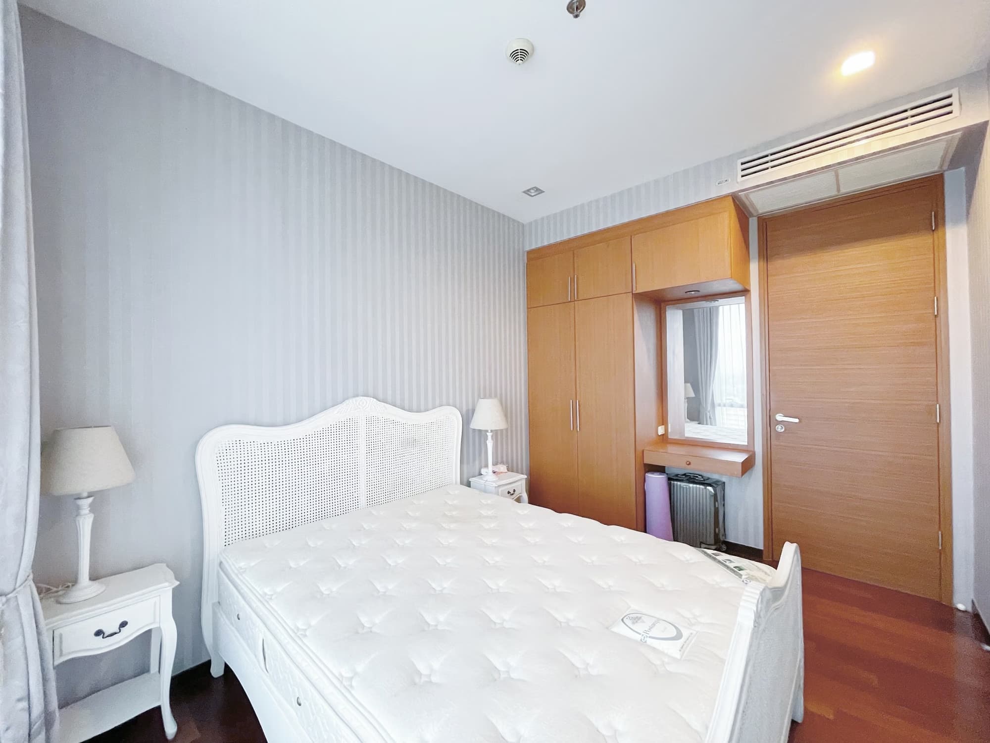 2 Bed Condo for Sale in Khlong Toei - Image 4