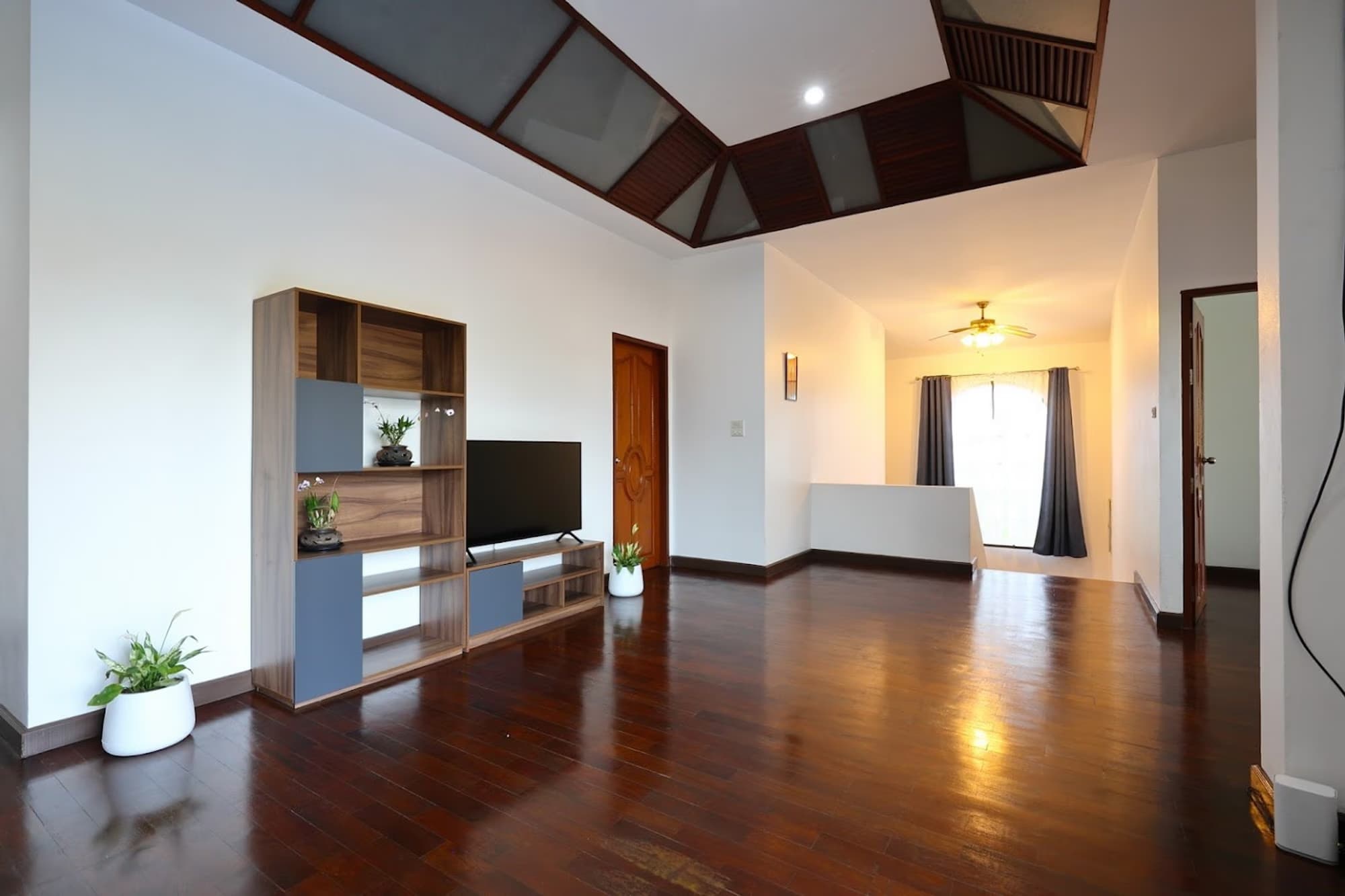 9 Bedroom Pool Villa - Image 32