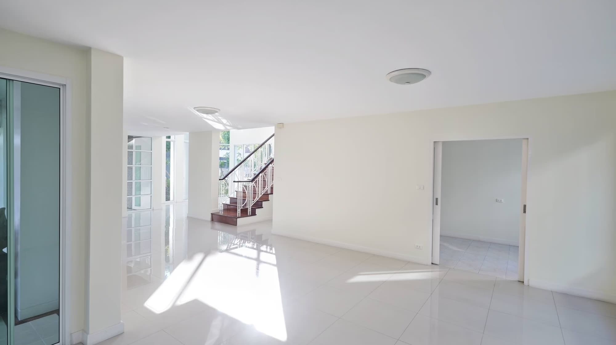 3 ห้องนอน บ้าน สำหรับ ขาย ใน Prawet - Image 2