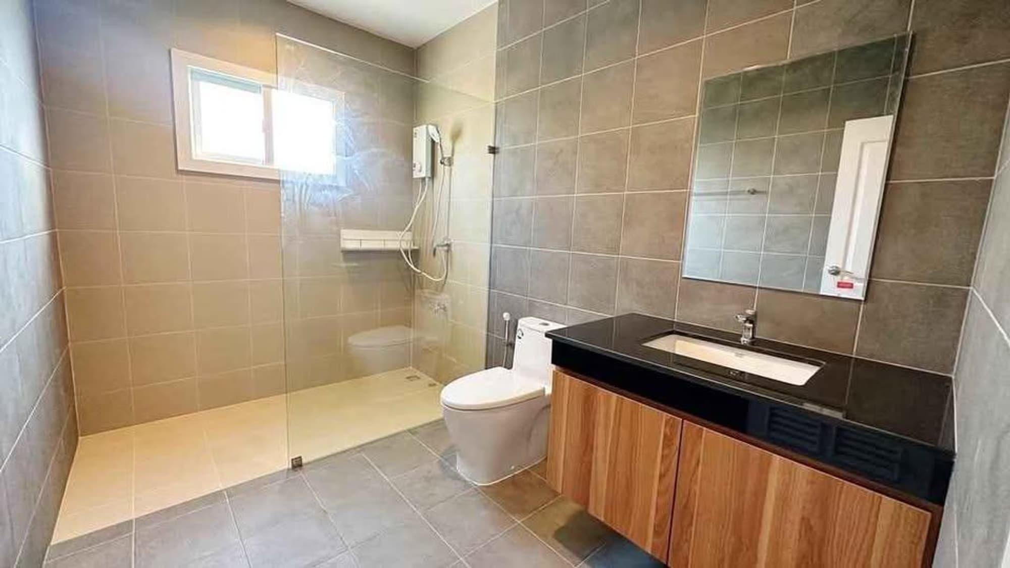 4 Bed House for Rent in Mueang Chiang Mai - Image 13