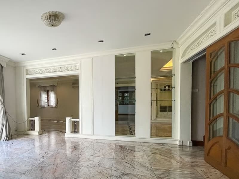 6 Bedroom House