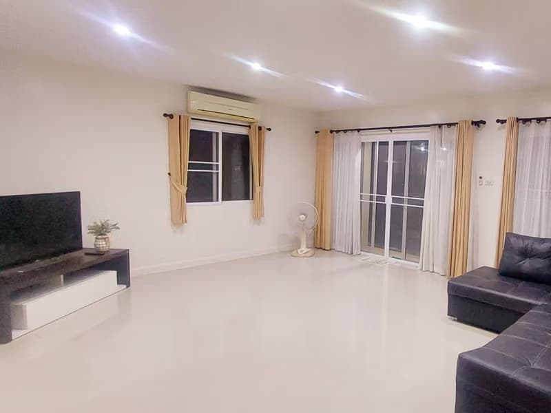 4 Bed House for Rent in San Kamphaeng District
