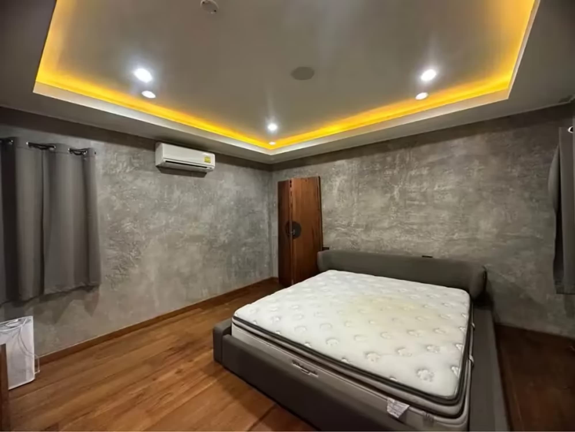 6 Bedroom House - Image 6