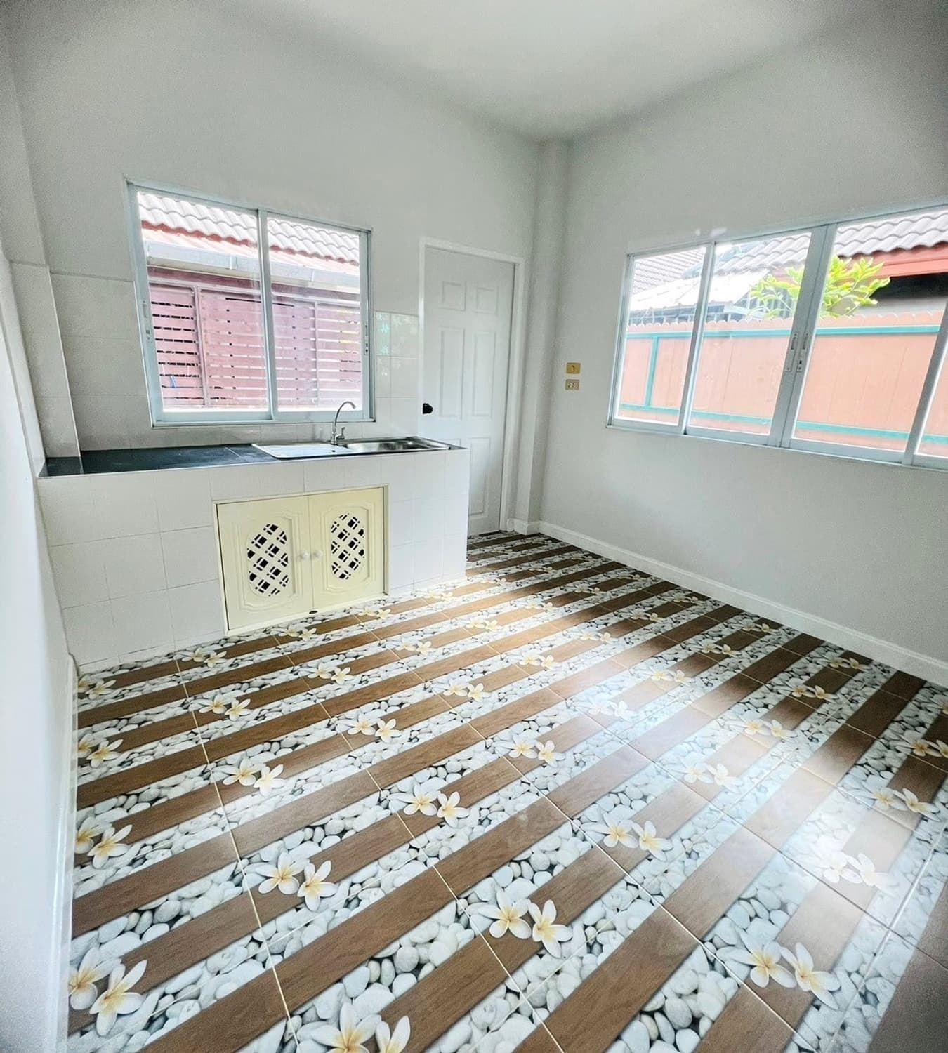 2 Bed House for Sale in San Kamphaeng - Image 3