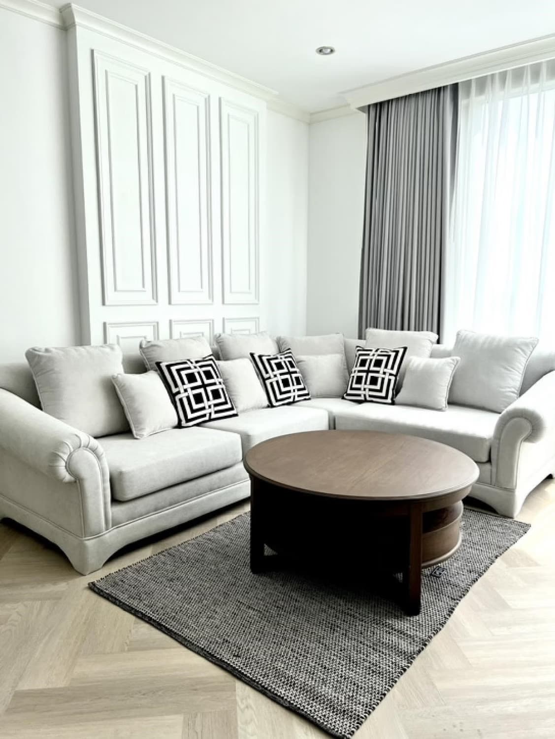 2 Bed Condo for Sale in Ratchathewi - Image 2