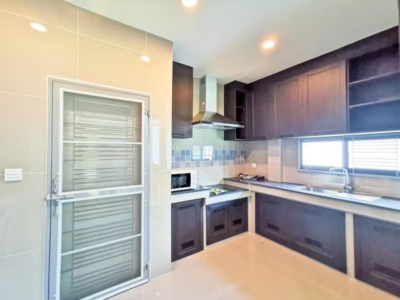  Setthasiri Pattanakarn - 4 Bed House for Sale *SETT4928