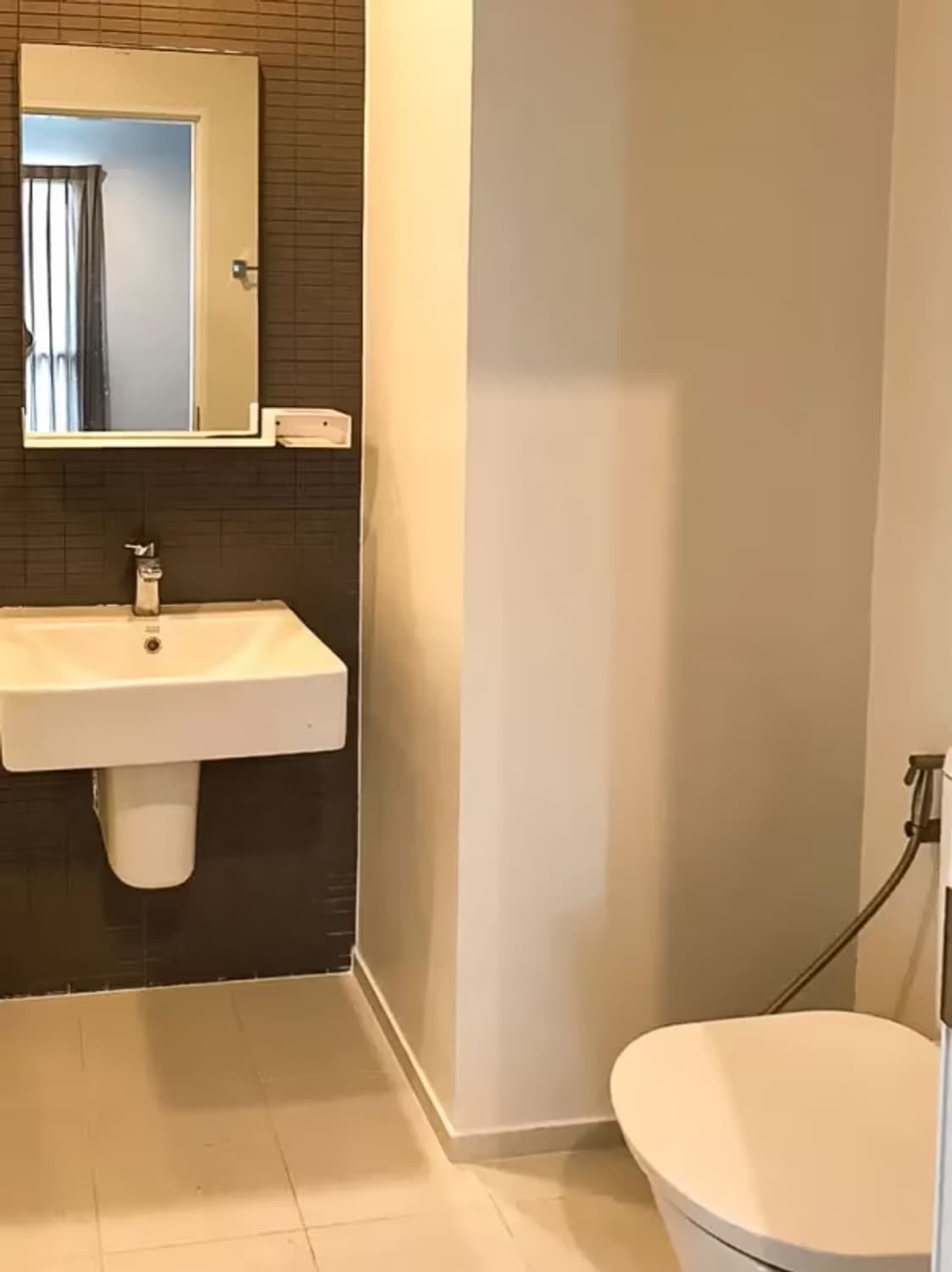 1 Bedroom Condo - Image 1