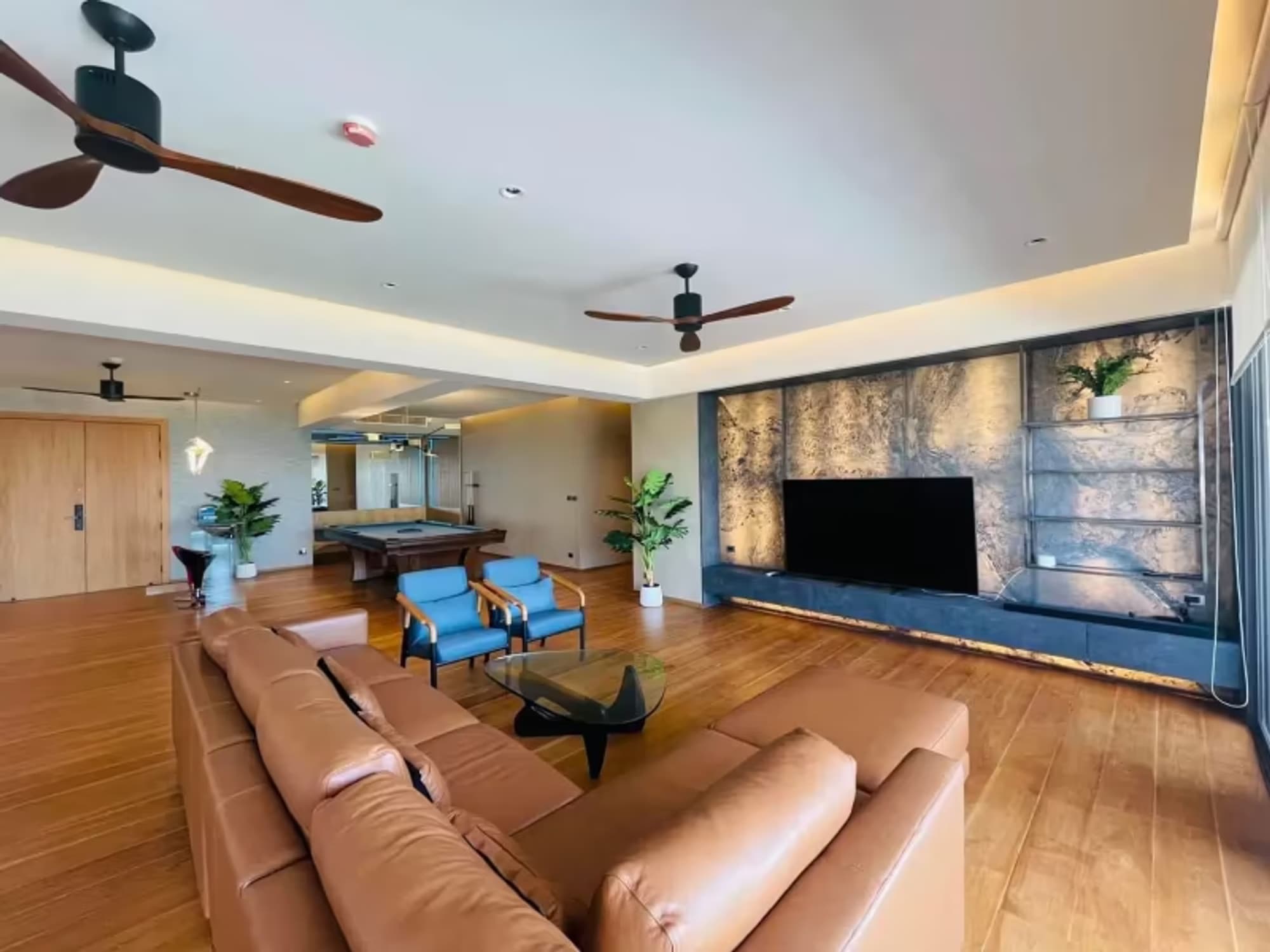 4 Bedroom Condo - Image 1