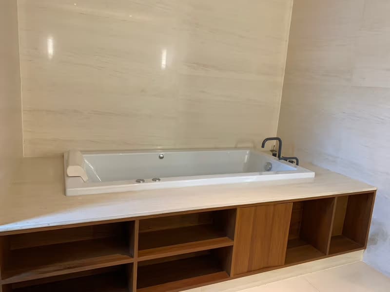 Condo for Rent at The Crest Ruamrudee