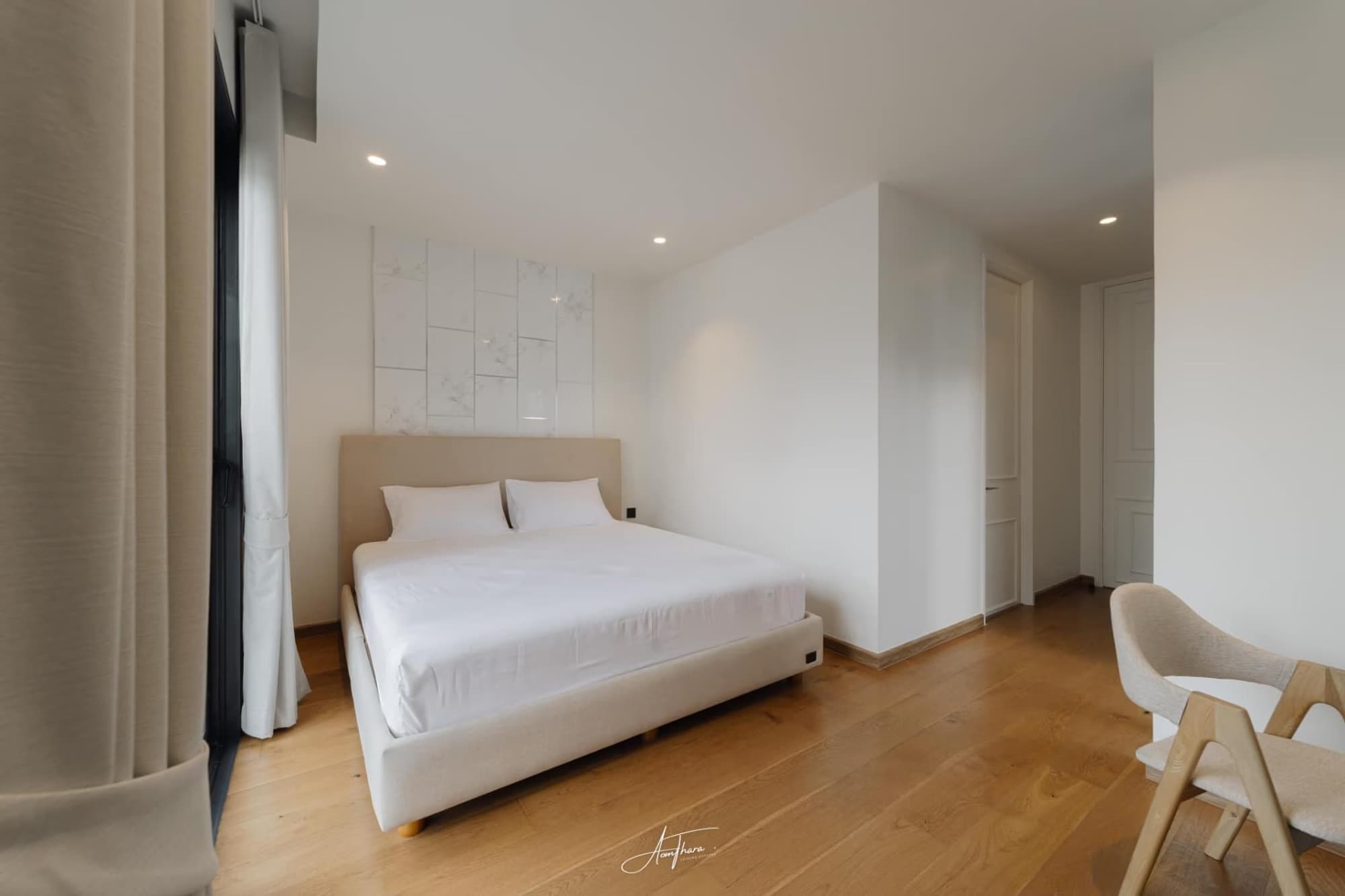 3 Bed House for Rent and Sale in Watthana - Image 4