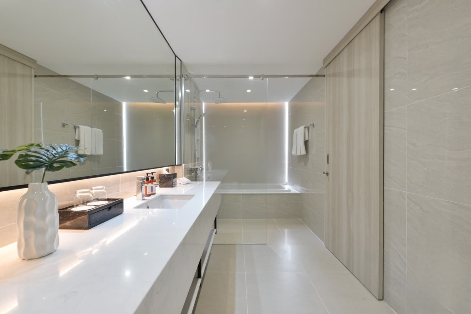 2 Bed Condo for Rent in Khlong Toei - Image 7
