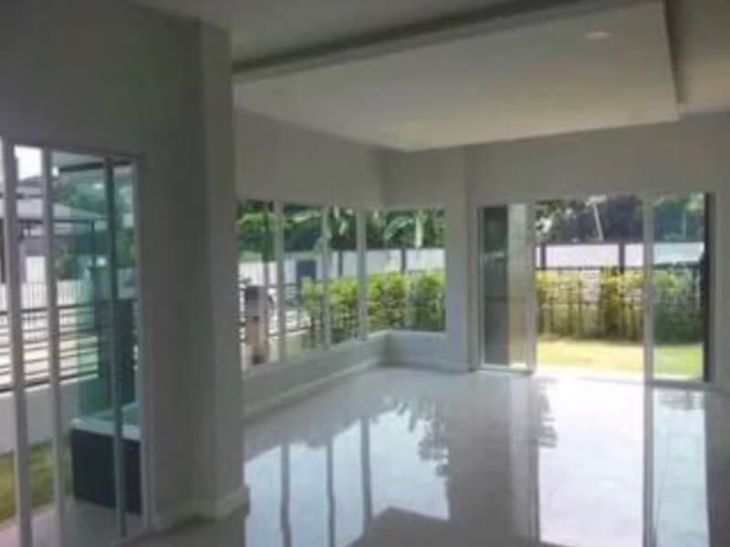 Code 1372 A single house in Harmony for rent/sale
