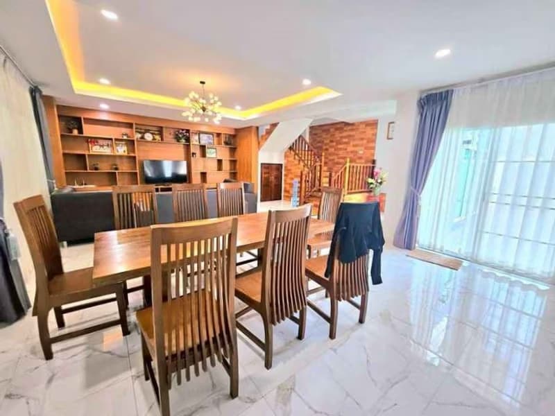 6 Bed House for Rent in San Sai
