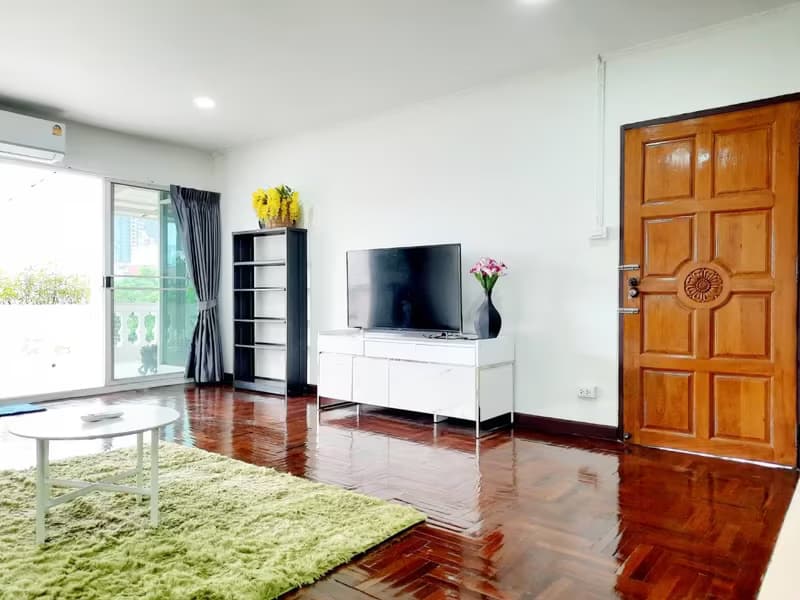 Service apartment for Rent in Watthana 