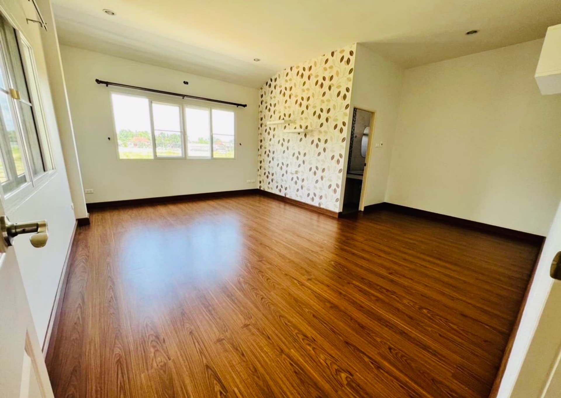 4 Bedroom House for Sale in Hang Dong - Image 12