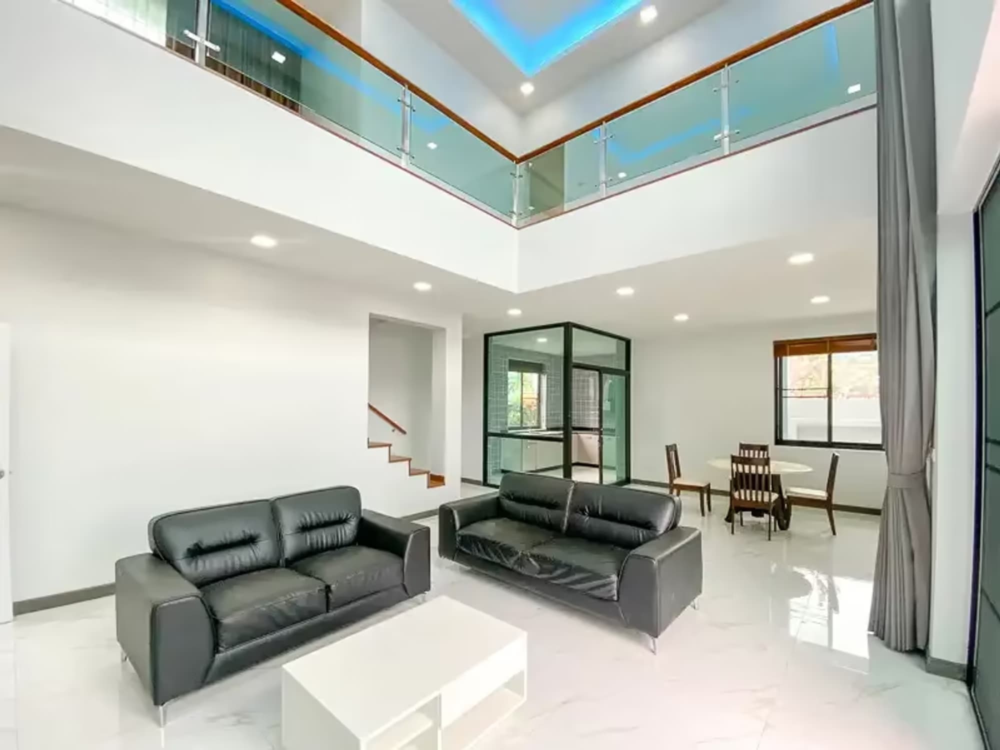 5 Bedroom House - Image 9