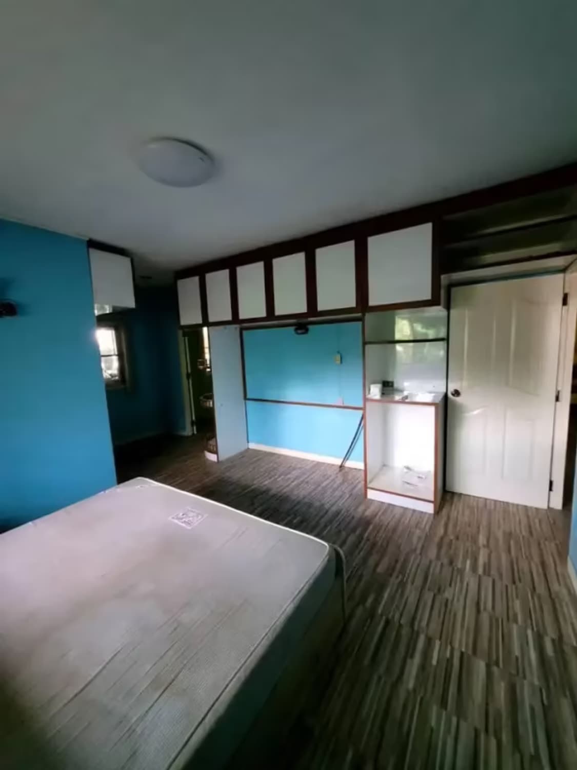 5 Bedroom House - Image 1