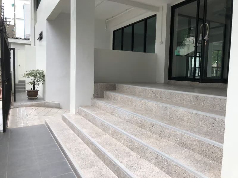 undefined Bed Commercial for Rent in Bang Rak