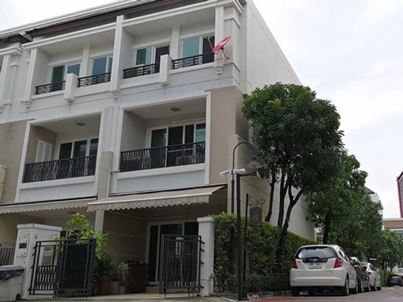 3 Bed Townhouse for Rent in Bang Kho Laem