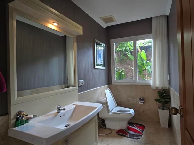 5 Bed House for Rent in Mueang Chiang Mai